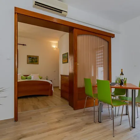 Appartement Center Ana *